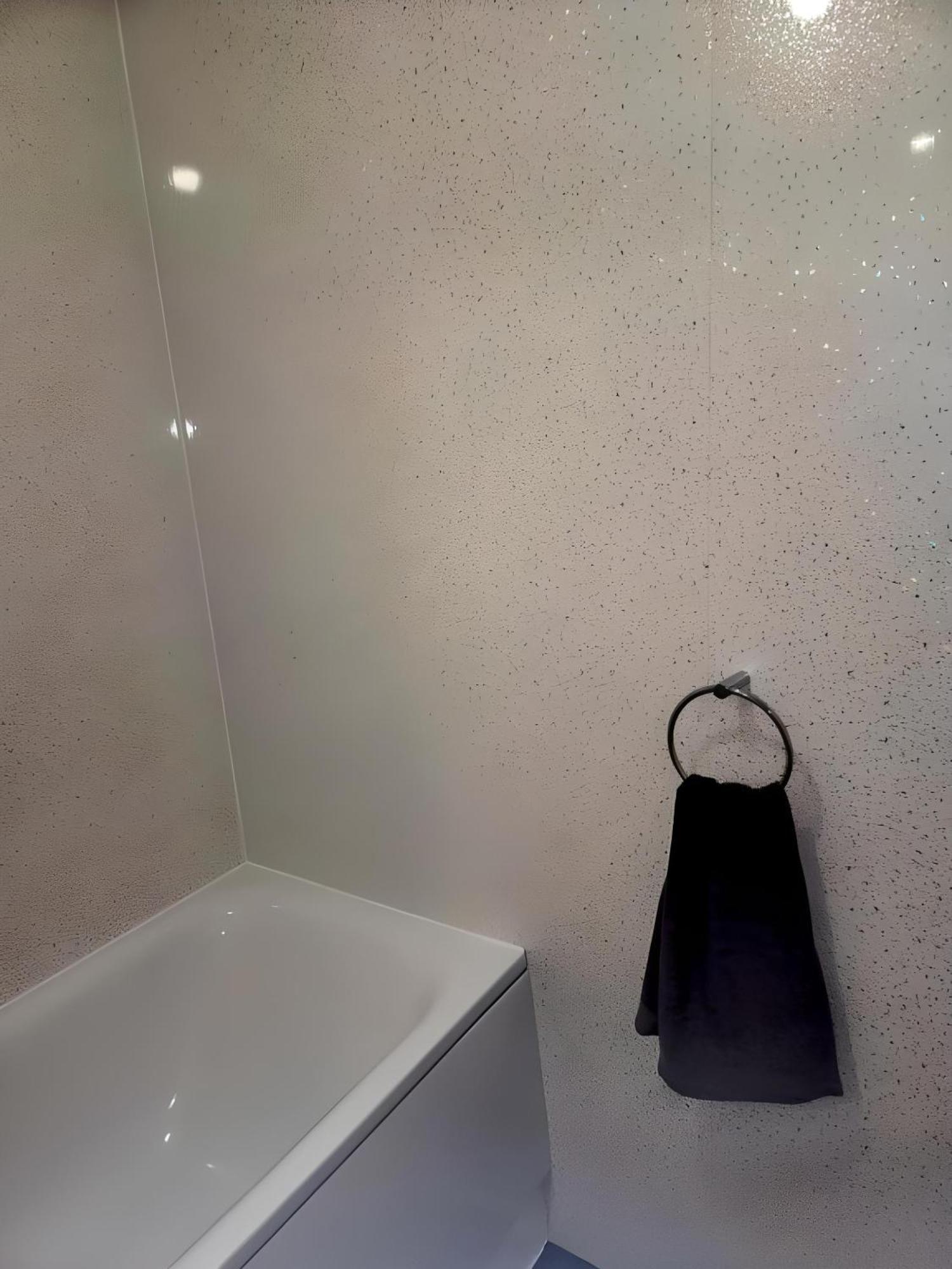 Apartament Sleek & Stylish - E15 With Parking Londra